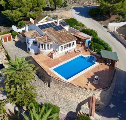 4 chambre Villa/Maison à vendre à Casco Urbano, Teulada-Moraira avec piscine - 750 000 € (Ref: 10054946)