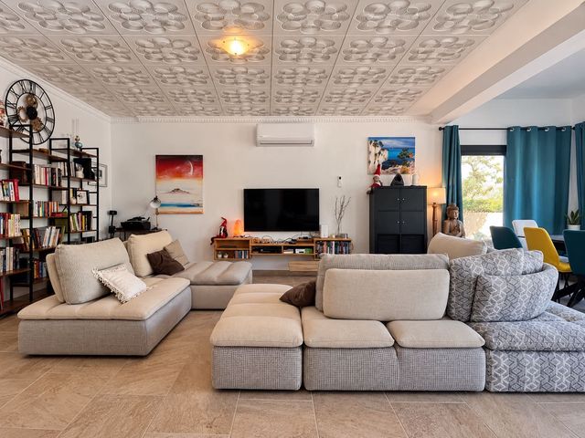 4 bedroom Villa for sale in Oliva Pueblo, Oliva with garage - € 409,000 (Ref: 10058798)