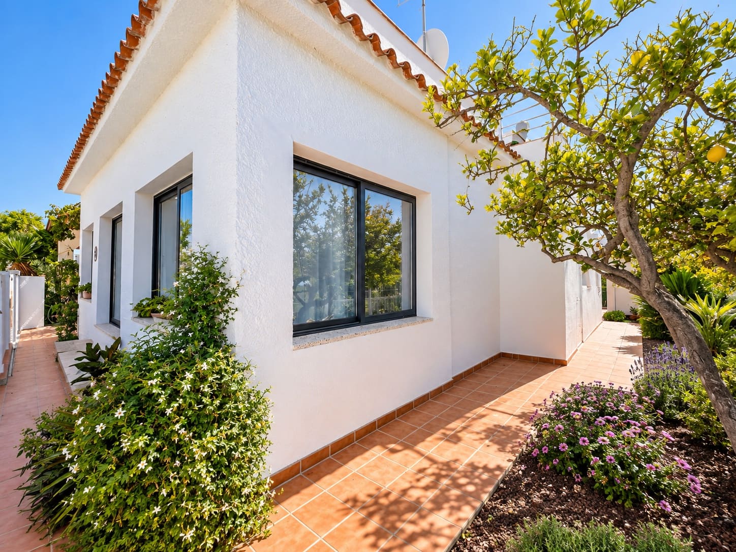 4 bedroom Villa for sale in Oliva - € 409,000 (Ref: 10058798)