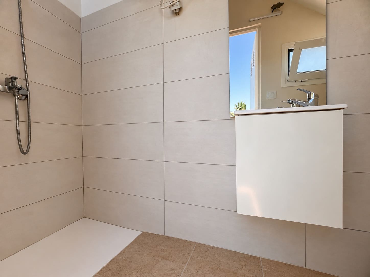 4 bedroom Villa for sale in Oliva - € 409,000 (Ref: 10058798)