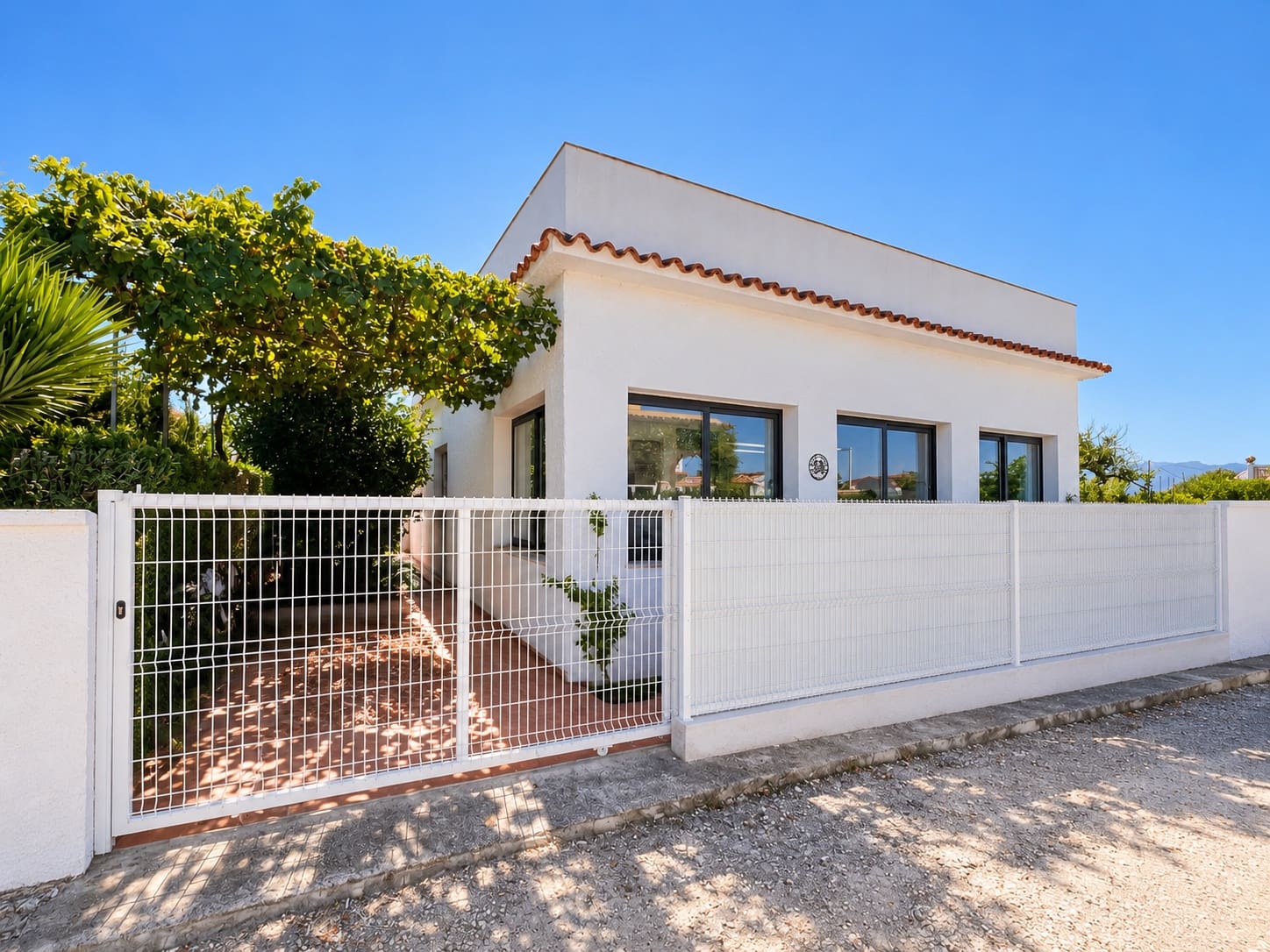 4 bedroom Villa for sale in Oliva - € 409,000 (Ref: 10058798)