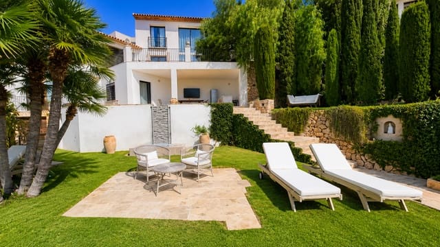 Chalet de 4 habitaciones en Altea en venta con piscina - 3.450.000 € (Ref: 10061715)