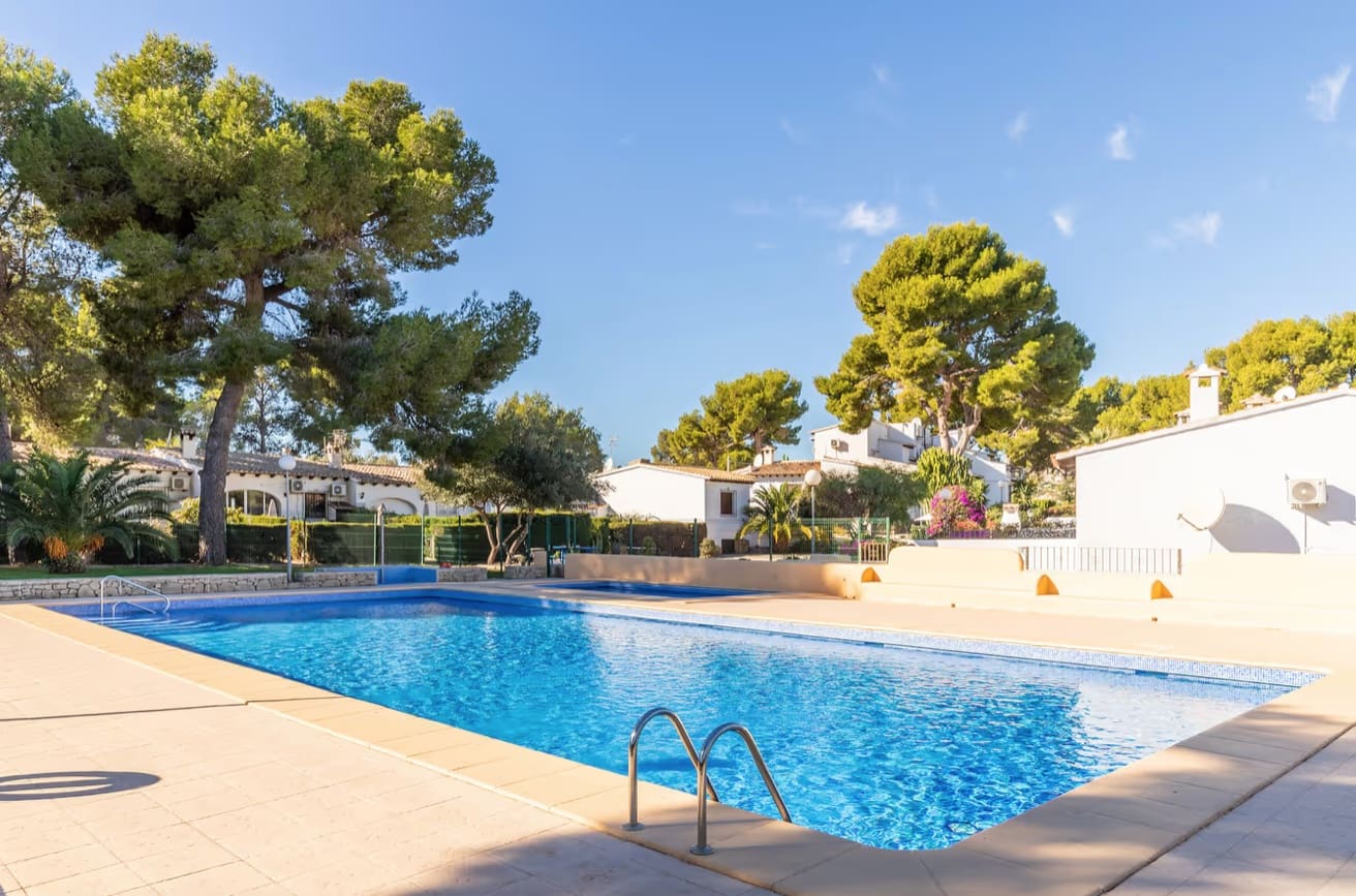 1 makuuhuone Huvila myytävänä paikassa Moraira mukana uima-altaan - 240 000 € (Ref: 10061717)
