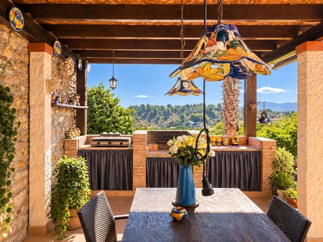 Chalet de 3 habitaciones en Oliva Pueblo, Oliva en venta con piscina - 450.000 € (Ref: 10075509)