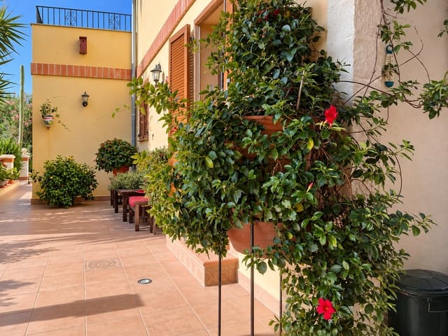 Chalet de 3 habitaciones en Oliva Pueblo, Oliva en venta con piscina - 450.000 € (Ref: 10075509)
