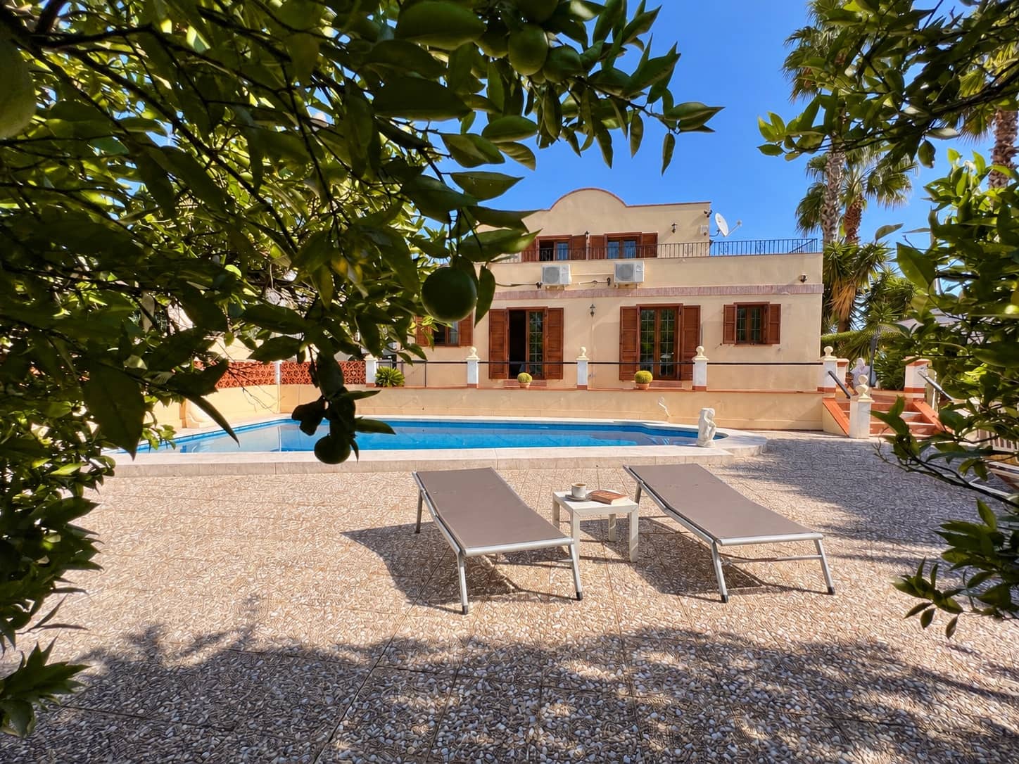 Chalet de 3 habitaciones en Oliva en venta con piscina - 450.000 € (Ref: 10075509)