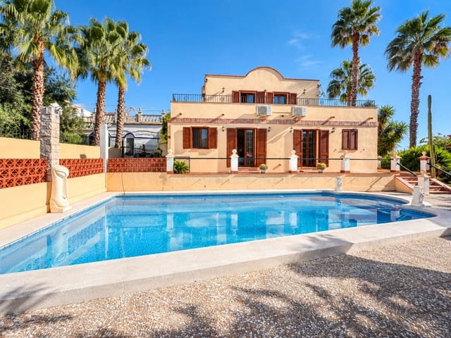 Chalet de 3 habitaciones en Oliva Pueblo, Oliva en venta con piscina - 450.000 € (Ref: 10075509)