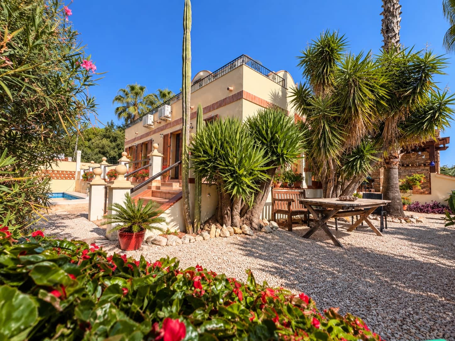 Chalet de 3 habitaciones en Oliva en venta con piscina - 450.000 € (Ref: 10075509)