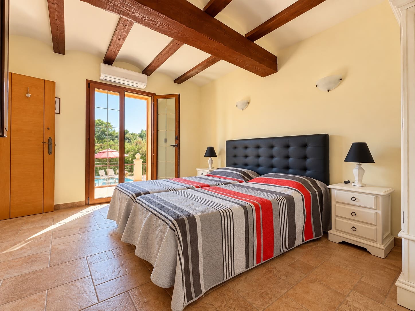 Chalet de 3 habitaciones en Oliva en venta con piscina - 450.000 € (Ref: 10075509)