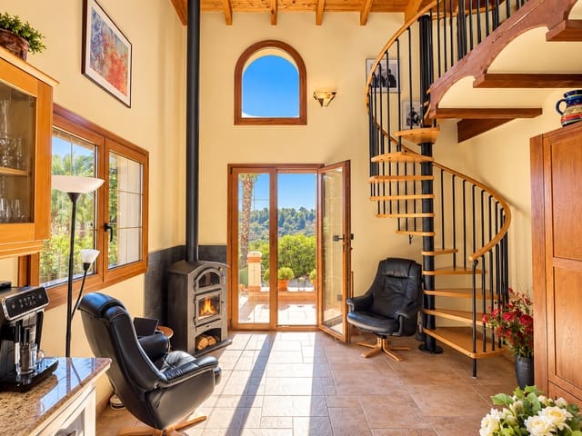 Chalet de 3 habitaciones en Oliva Pueblo, Oliva en venta con piscina - 450.000 € (Ref: 10075509)