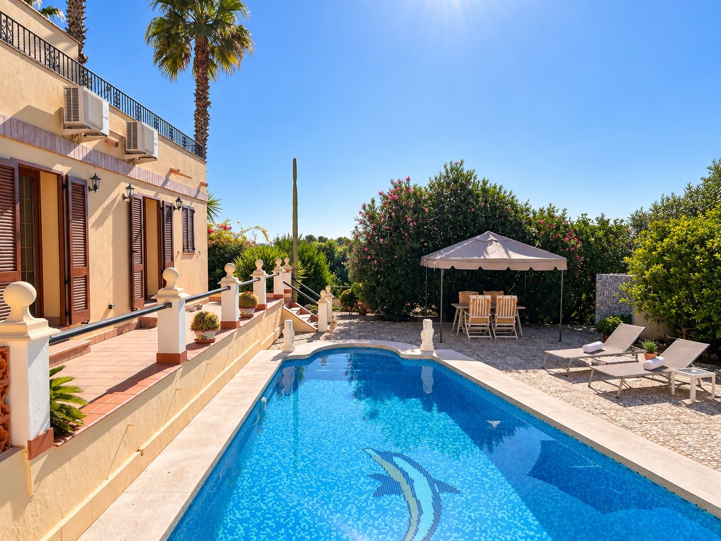 Chalet de 3 habitaciones en Oliva en venta con piscina - 450.000 € (Ref: 10075509)