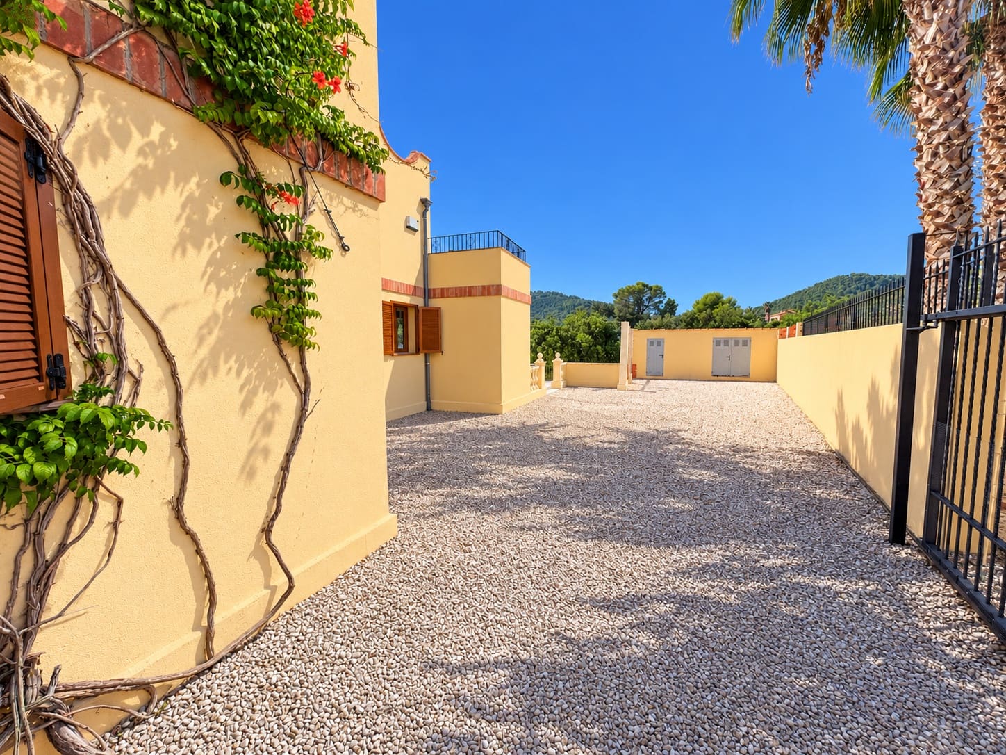 Chalet de 3 habitaciones en Oliva en venta con piscina - 450.000 € (Ref: 10075509)