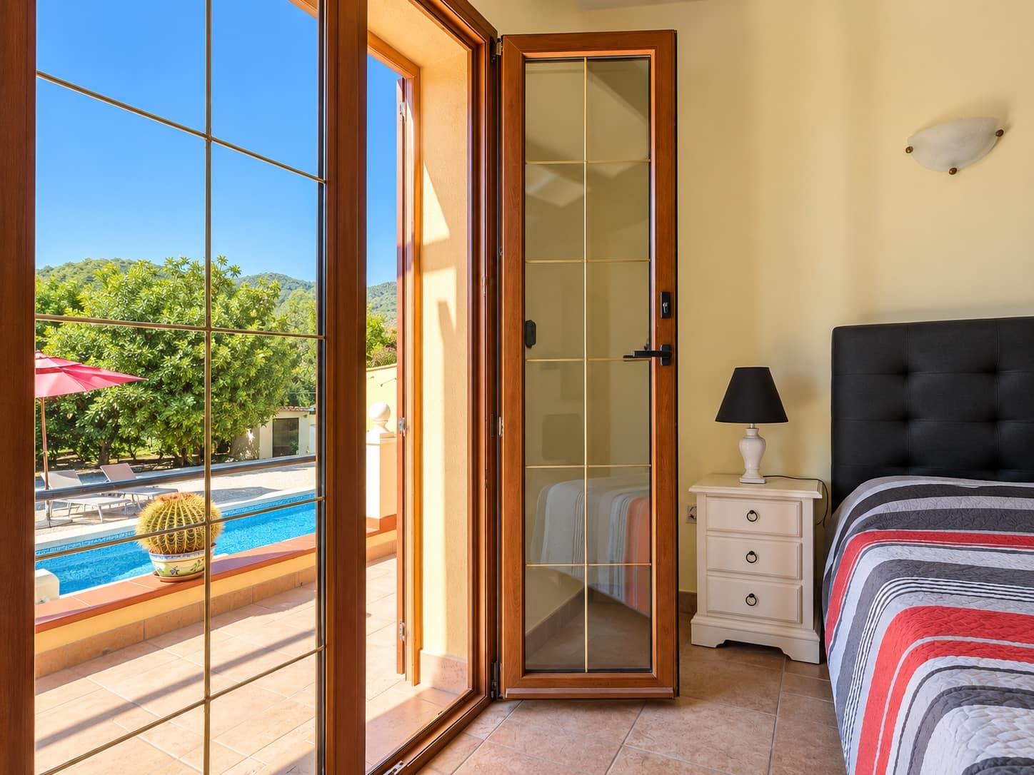 Chalet de 3 habitaciones en Oliva en venta con piscina - 450.000 € (Ref: 10075509)