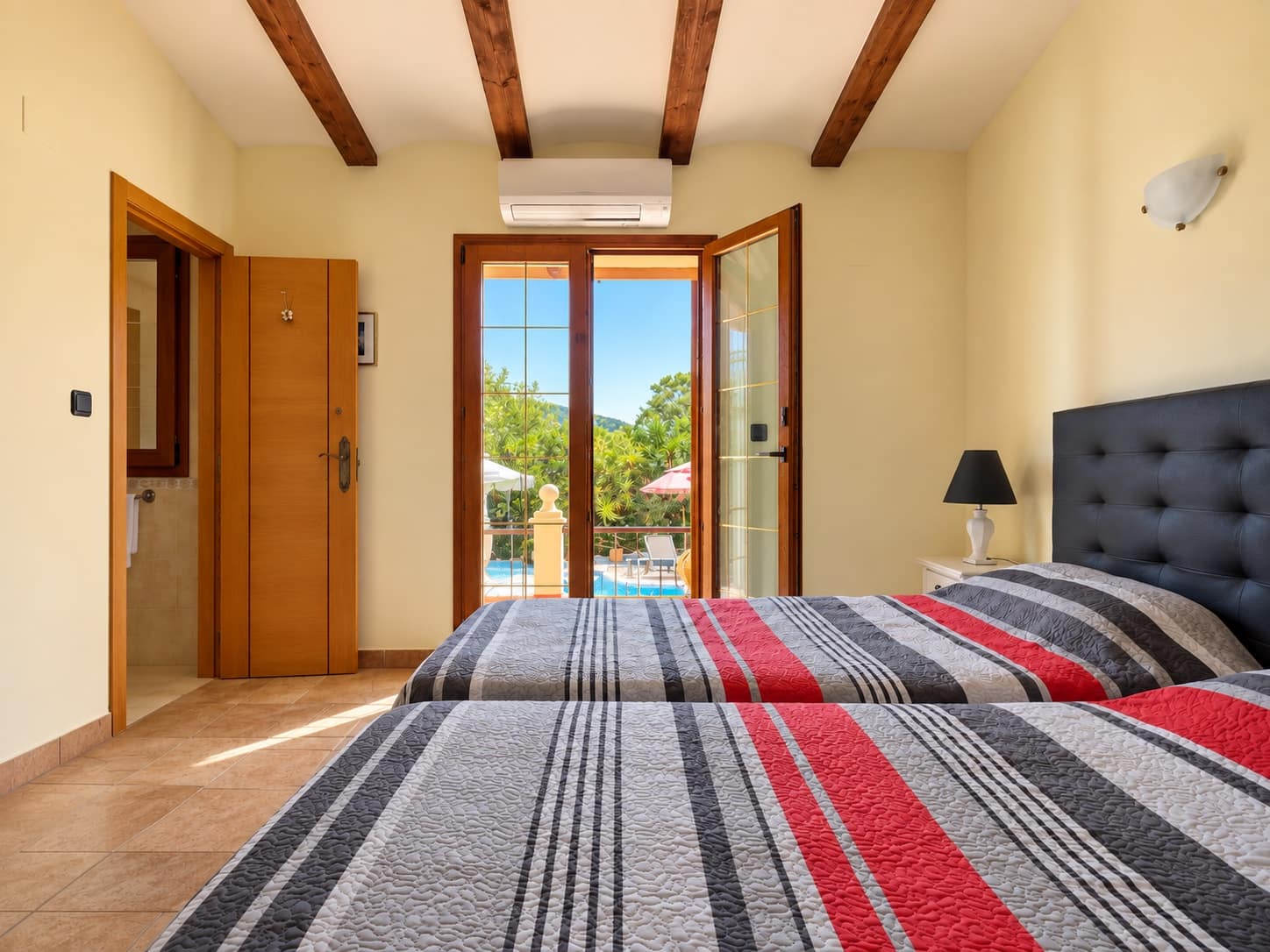 Chalet de 3 habitaciones en Oliva en venta con piscina - 450.000 € (Ref: 10075509)