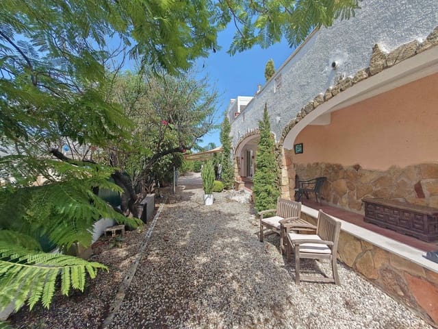 4 chambre Villa/Maison à vendre à Orba avec piscine - 549 000 € (Ref: 10075514)
