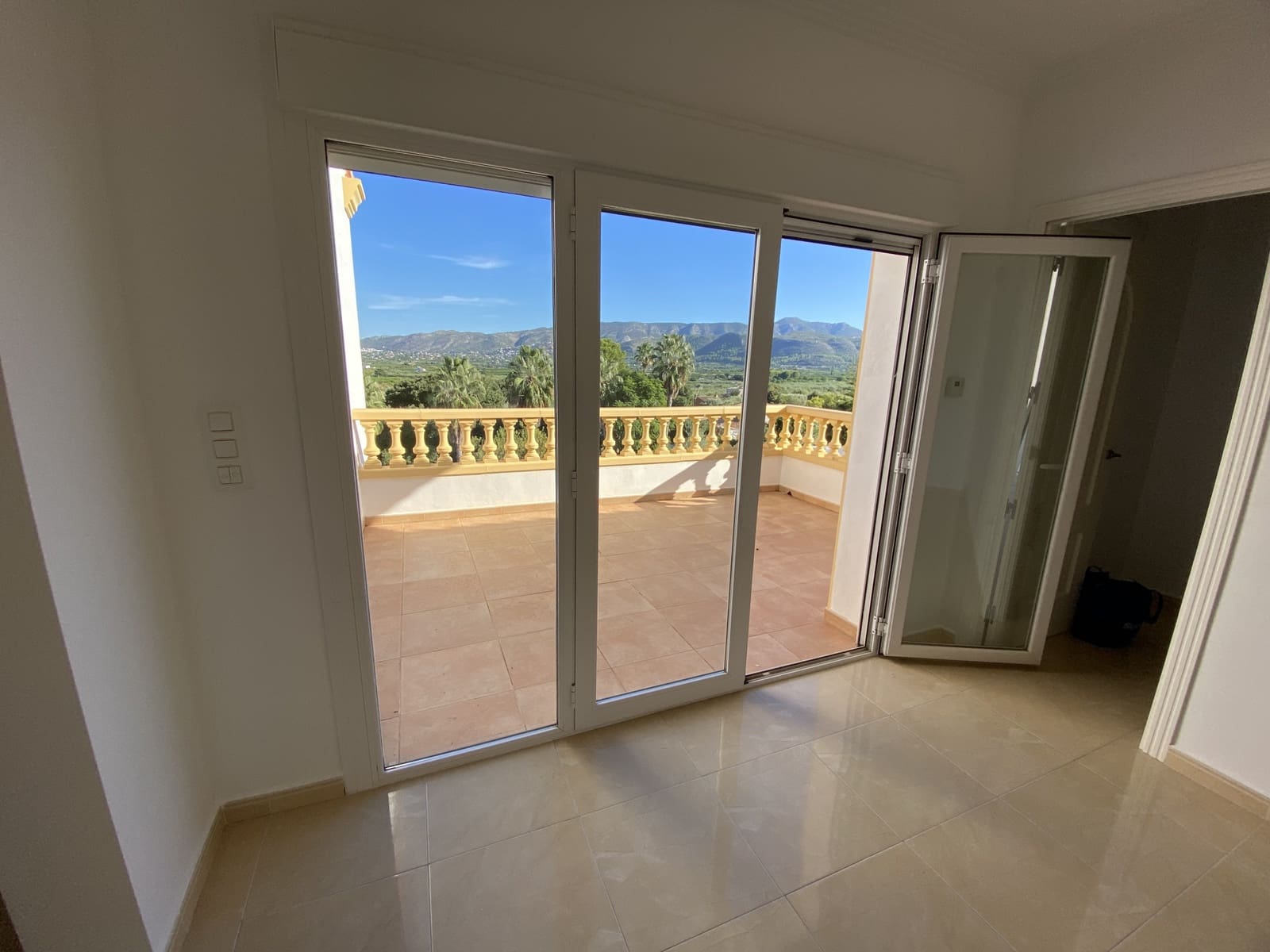 Chalet de 4 habitaciones en Beniarbeig en venta con piscina - 799.000 € (Ref: 10098206)