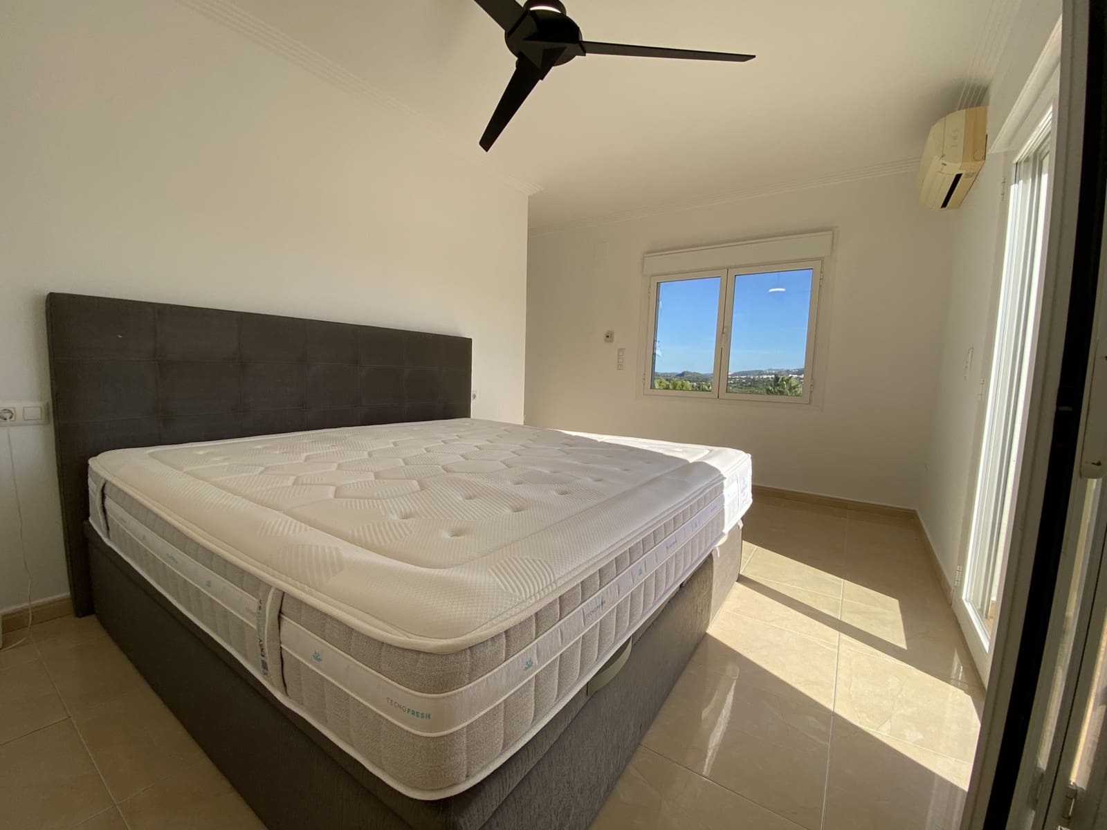Chalet de 4 habitaciones en Beniarbeig en venta con piscina - 799.000 € (Ref: 10098206)