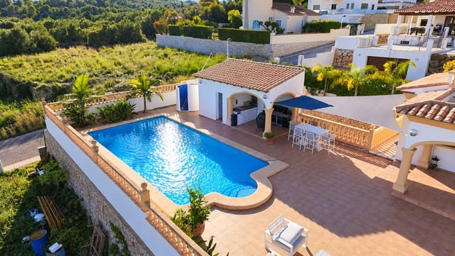 Chalet de 4 habitaciones en Beniarbeig en venta con piscina - 799.000 € (Ref: 10098206)