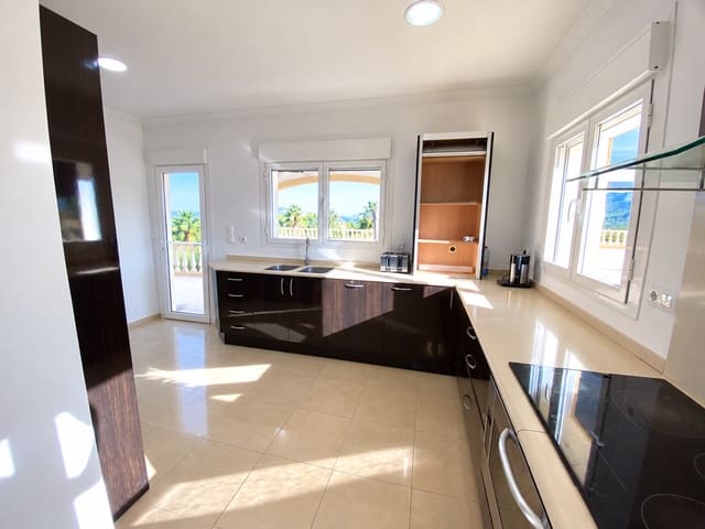 Chalet de 4 habitaciones en Beniarbeig en venta con piscina - 799.000 € (Ref: 10098206)