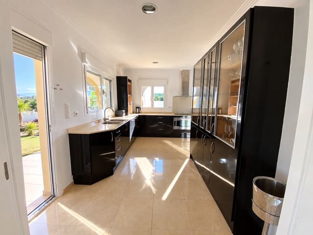 Chalet de 4 habitaciones en Beniarbeig en venta con piscina - 799.000 € (Ref: 10098206)