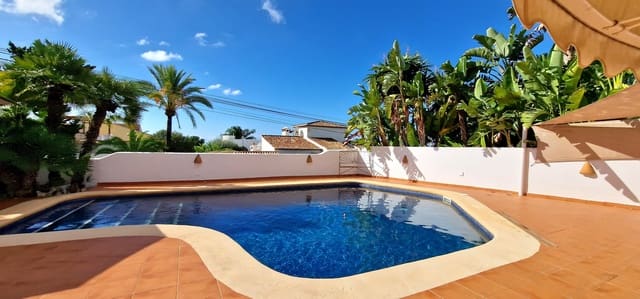 4 makuuhuone Huvila myytävänä paikassa Casco Urbano, Teulada-Moraira mukana uima-altaan 
autotalli - 1 599 000 € (Ref: 10124298)