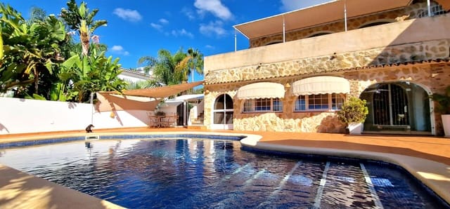 4 makuuhuone Huvila myytävänä paikassa Casco Urbano, Teulada-Moraira mukana uima-altaan 
autotalli - 1 599 000 € (Ref: 10124298)
