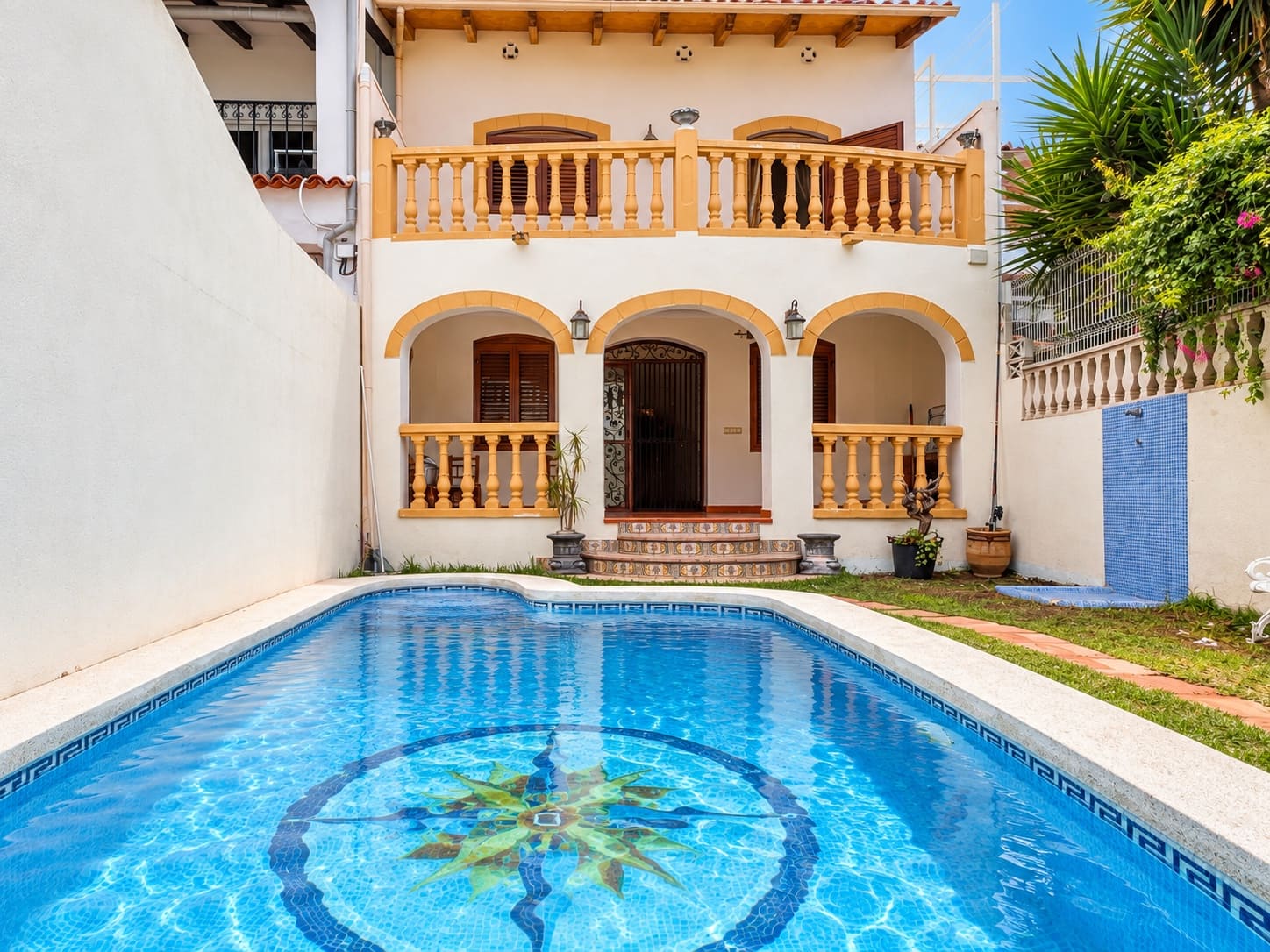 3 bedroom Semi-detached Villa for sale in Oliva with pool garage - € 310,000 (Ref: 10129080)