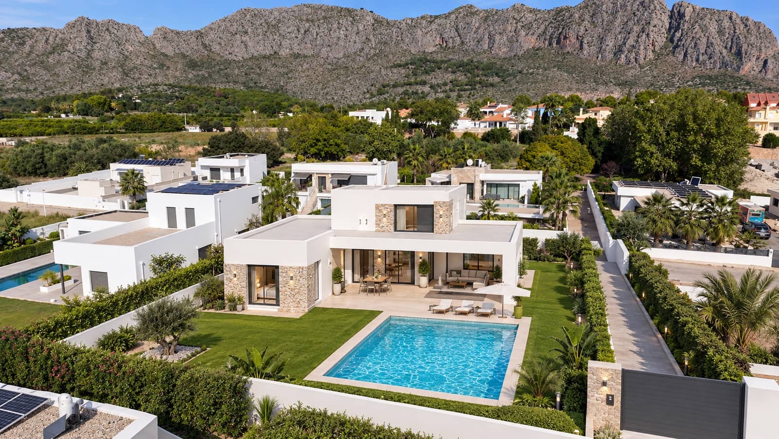 3 bedroom Villa for sale in Beniarbeig with pool - € 695,000 (Ref: 10161254)
