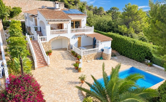 4 soverom Villa til salgs i Casco Urbano, Teulada-Moraira med svømmebasseng garasje - € 790 000 (Ref: 10161255)
