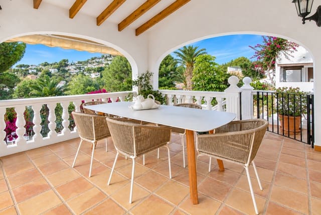 4 soverom Villa til salgs i Casco Urbano, Teulada-Moraira med svømmebasseng garasje - € 790 000 (Ref: 10161255)