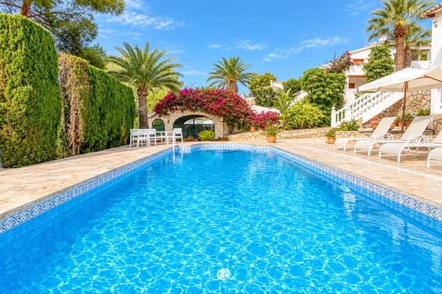 4 soverom Villa til salgs i Casco Urbano, Teulada-Moraira med svømmebasseng garasje - € 790 000 (Ref: 10161255)