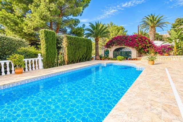 4 soverom Villa til salgs i Casco Urbano, Teulada-Moraira med svømmebasseng garasje - € 790 000 (Ref: 10161255)