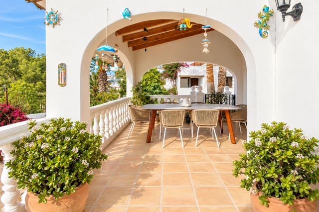 4 soverom Villa til salgs i Casco Urbano, Teulada-Moraira med svømmebasseng garasje - € 790 000 (Ref: 10161255)