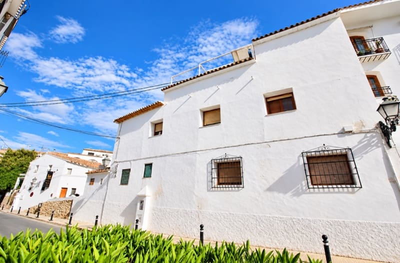 6 bedroom Townhouse for sale in Altea - € 430,000 (Ref: 10161256)