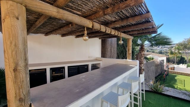 3 sypialnia Willa na sprzedaż w Casco Urbano, Teulada-Moraira z basenem garażem - 1 075 000 € (Ref: 10182939)