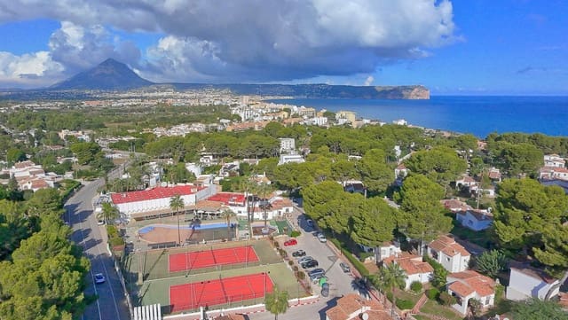 2 soveværelse Bungalow til salg i Centro ciudad, Javea / Xàbia med swimmingpool - € 299.000 (Ref: 10184450)