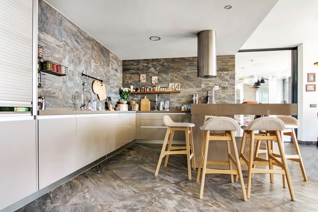 3 bedroom Villa for sale in Altea with pool - € 2,650,000 (Ref: 4844096)