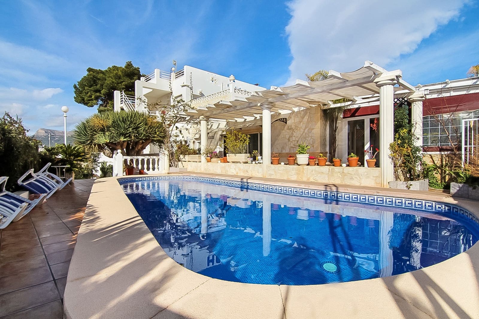 15 soveværelse Erhverv til salg i Calpe / Calp med swimmingpool - € 1.050.000 (Ref: 4844227)