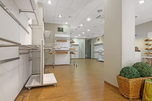 Kommersiell til salgs i Gargasindi, Calpe / Calp - € 220 000 (Ref: 4844844)