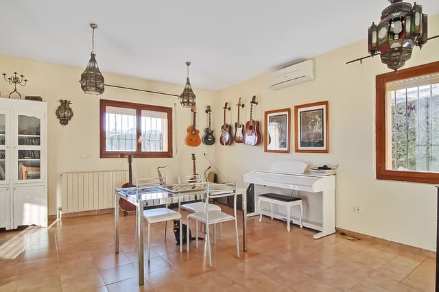 6 chambre Villa/Maison à vendre à Gargasindi, Calpe / Calp avec piscine - 700 000 € (Ref: 4953885)