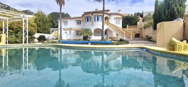 Chalet de 4 habitaciones en Gargasindi, Calpe / Calp en venta con piscina - 870.000 € (Ref: 4966511)