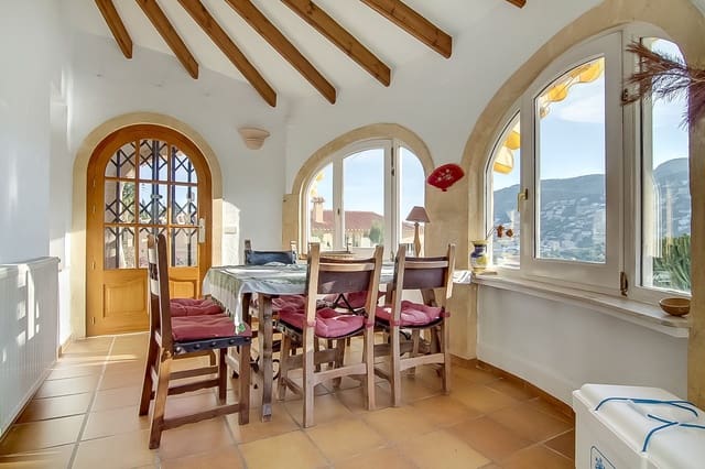 Chalet de 4 habitaciones en Gargasindi, Calpe / Calp en venta con piscina - 870.000 € (Ref: 4966511)