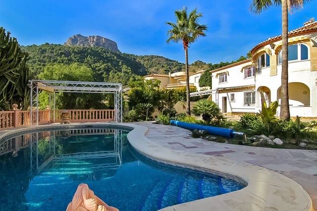 Chalet de 4 habitaciones en Gargasindi, Calpe / Calp en venta con piscina - 870.000 € (Ref: 4966511)