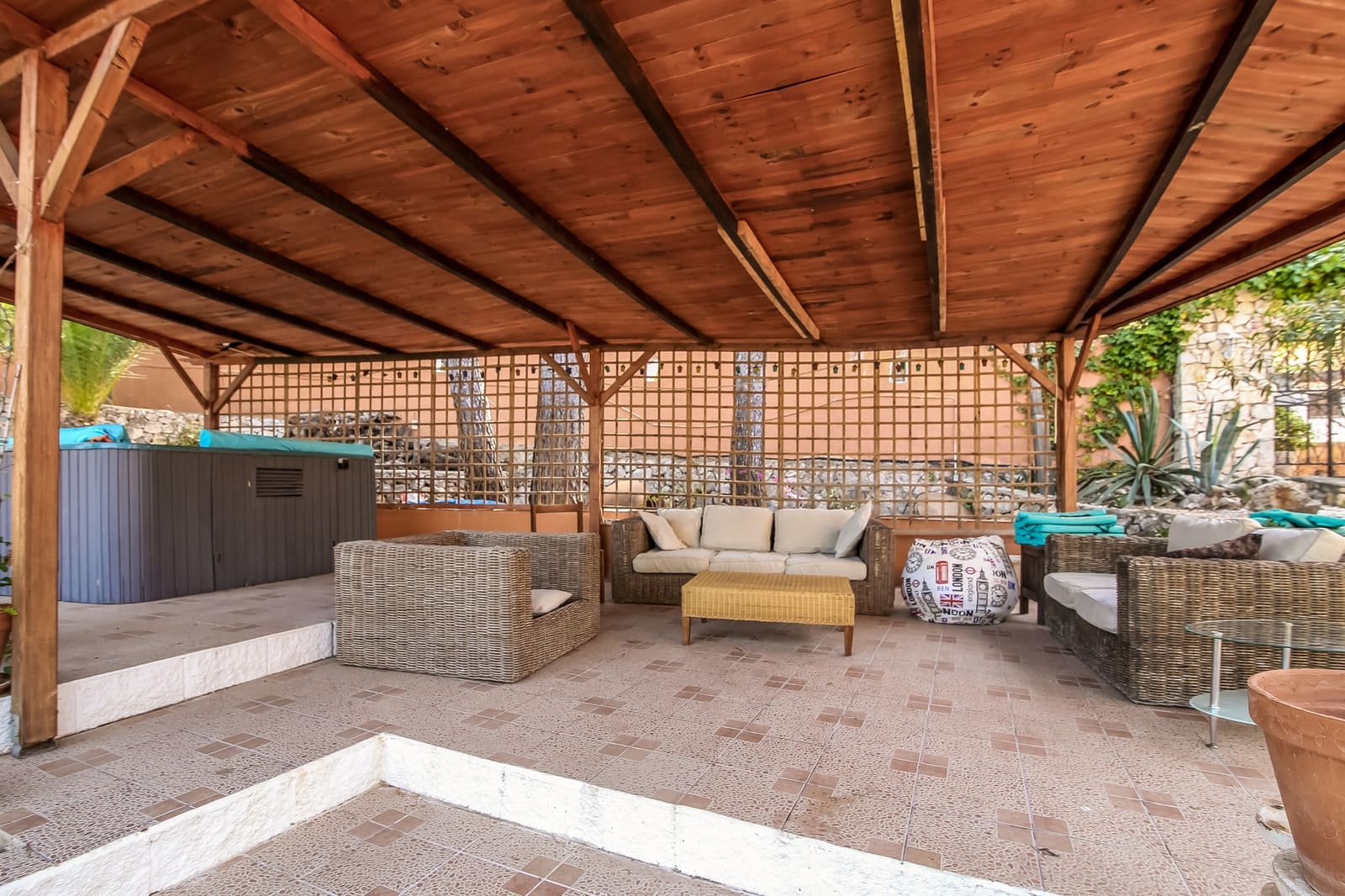 11 sovrum Hotell till salu i Oliva med pool - 975 000 € (Ref: 5061436)