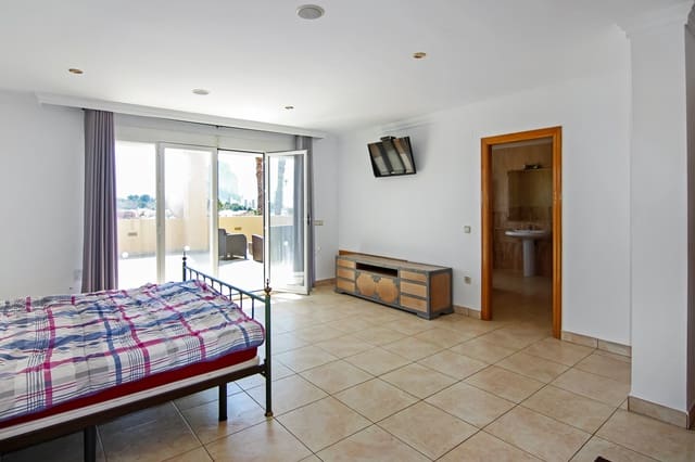 5 Zimmer Villa zu verkaufen in Gargasindi, Calpe / Calp mit Pool - 780.000 € (Ref: 6512762)