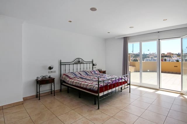 5 Zimmer Villa zu verkaufen in Gargasindi, Calpe / Calp mit Pool - 780.000 € (Ref: 6512762)