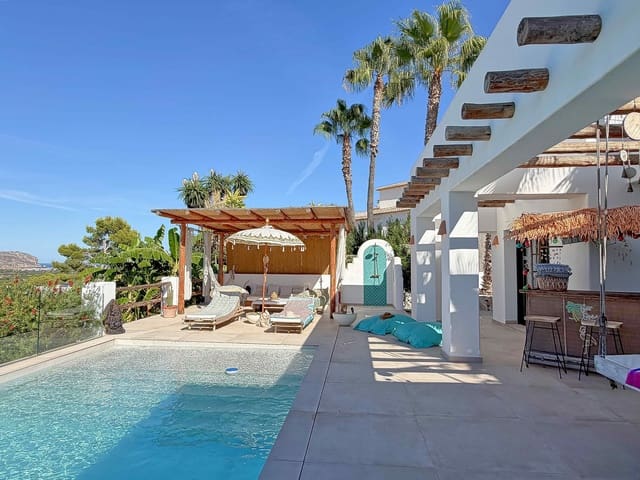 Chalet de 4 habitaciones en Centro ciudad, Javea / Xàbia en venta con piscina - 1.875.000 € (Ref: 6932603)