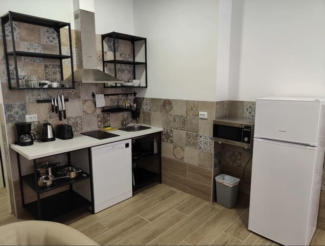 8 quarto Hotel para venda em Pueblo, Calpe / Calp - 1 590 000 € (Ref: 7334078)