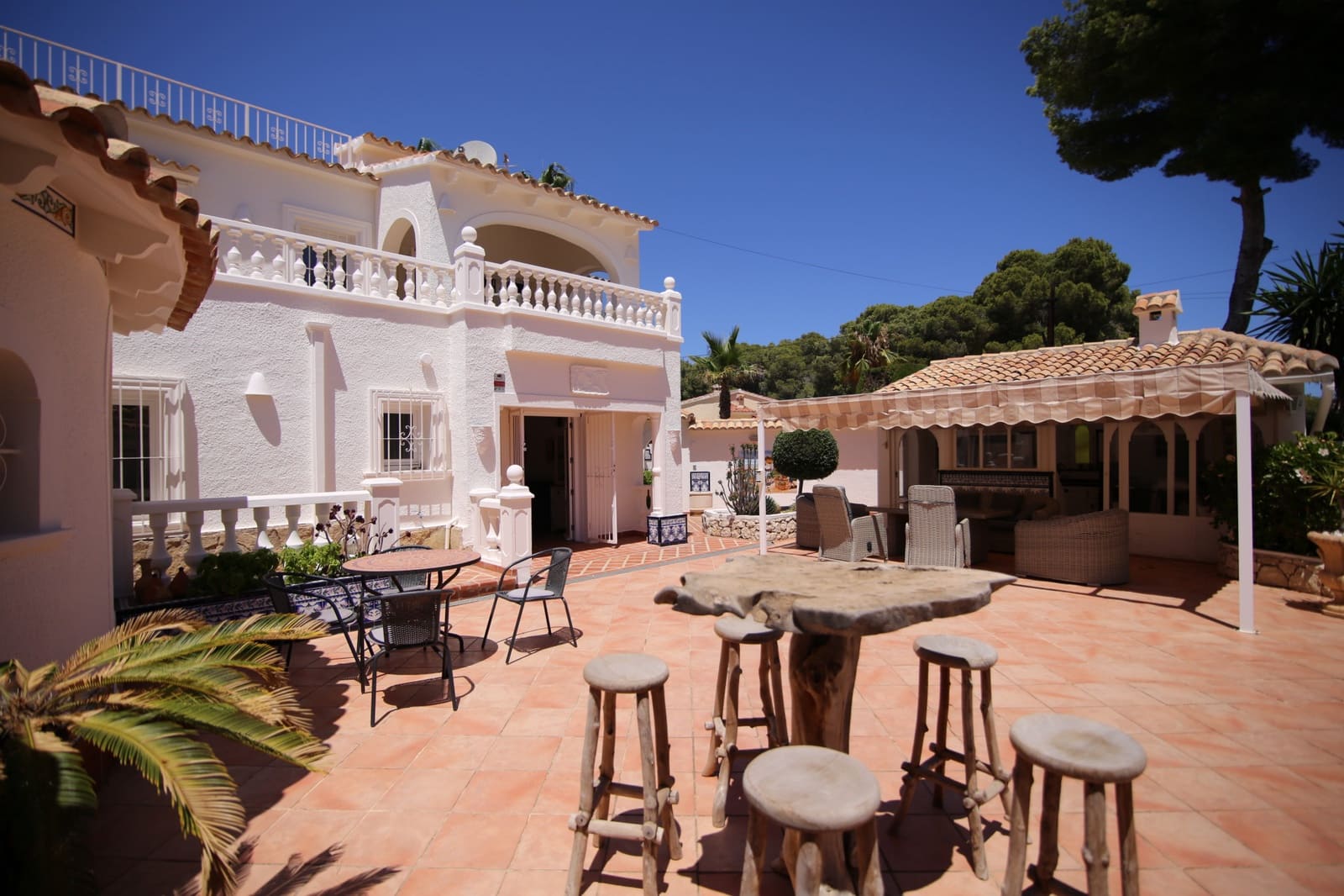 4 bedroom Villa for sale in Moraira with pool - € 1,199,000 (Ref: 8475518)