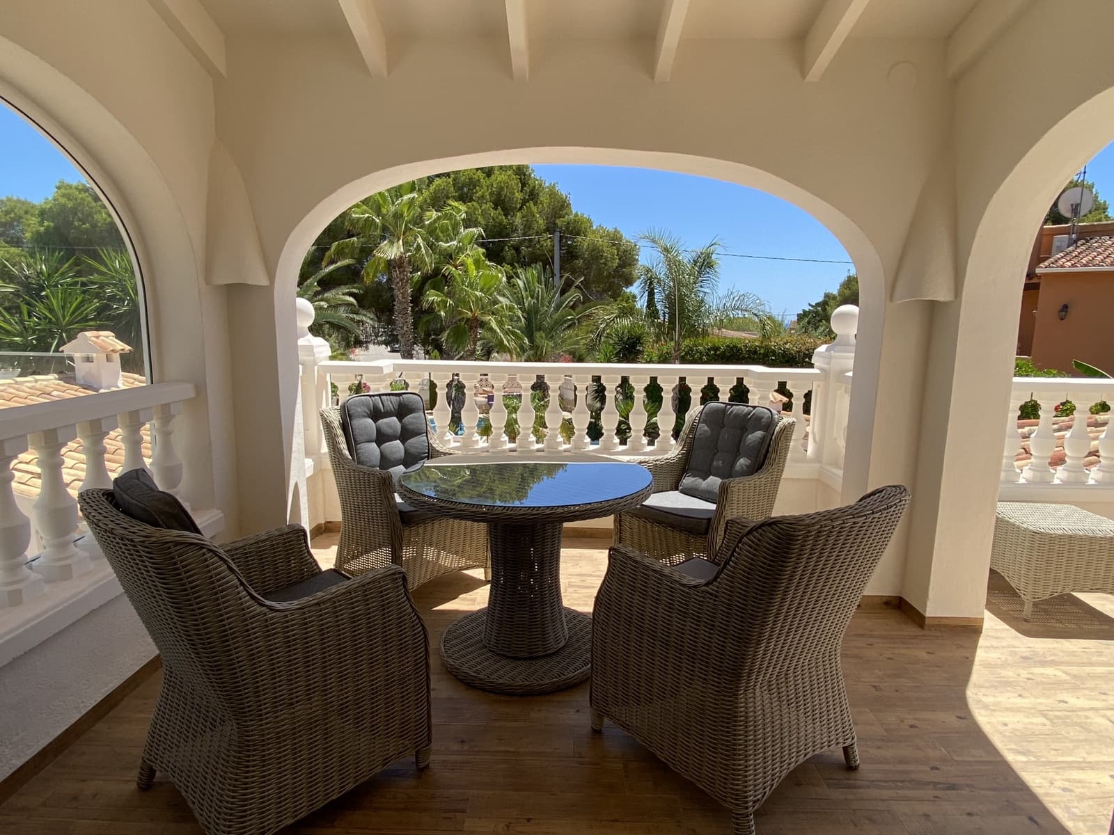 4 bedroom Villa for sale in Moraira with pool - € 1,199,000 (Ref: 8475518)